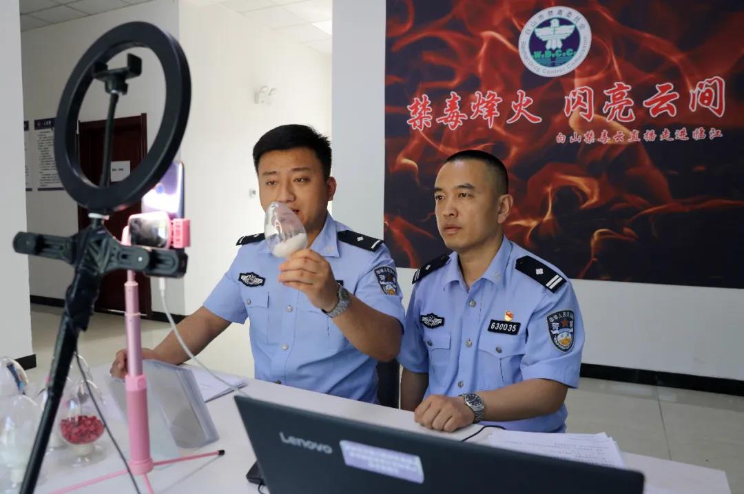 禁毒烽火闪亮云间